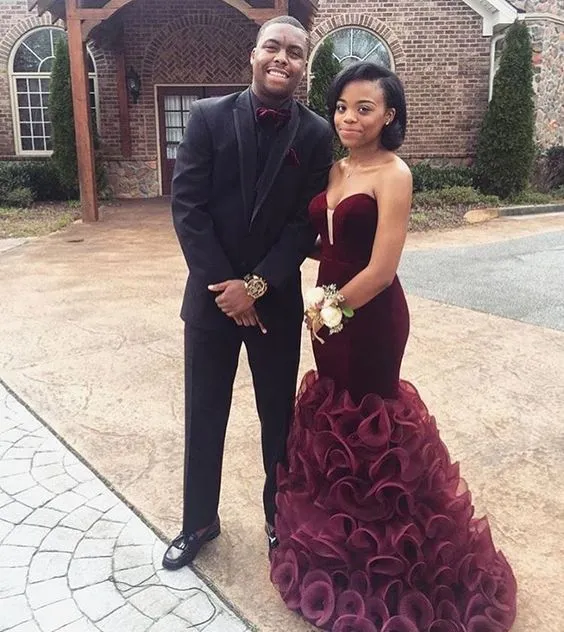 2016 Burgundy Mermaid Prom Dresses New African Velvet Evening Gowns Sexy Sweetheart Backless Sheath Ruffles Tiered Organz Celebrity Dresses