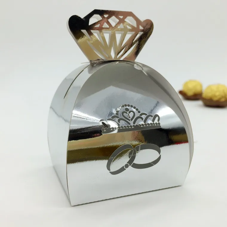 レーザーカット中空ダイヤモンドクラウンリングキャンディボックスチョコレートウェディングパーティーベビーシャワーのための箱