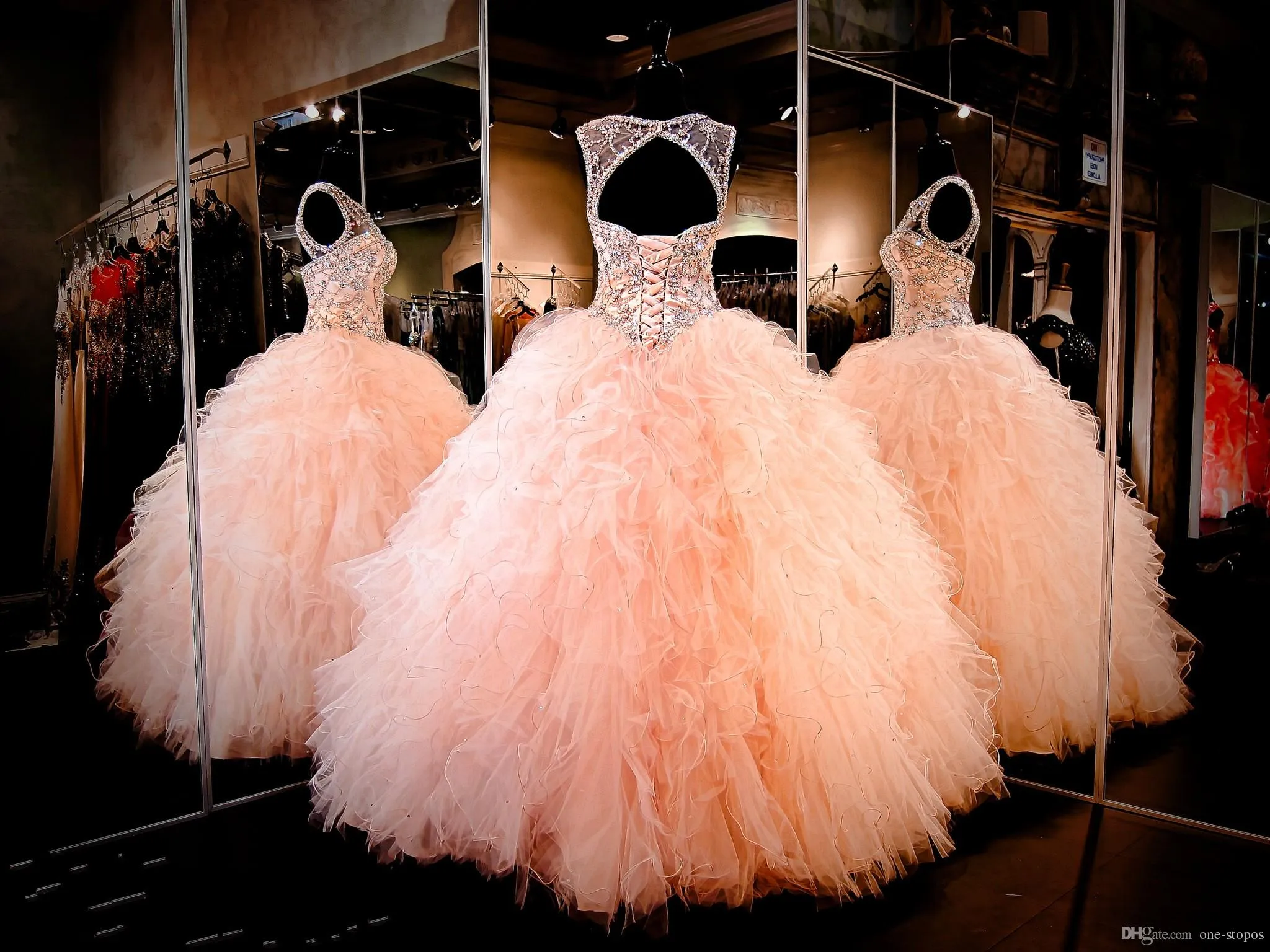 2021 Peach Bling Quinceanera Baljurk Jurken Puffy Tulle Ruffles Tiered Crystal Beaded Sweet 16 Party Dress Prom Avondjurken Hollow Back Plus Size