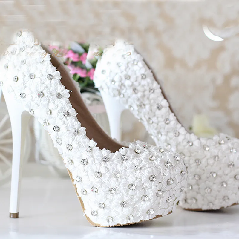 Chaussures de mariage à talons blancs à talons fleurs en dentelle avec strass Bling Bling 5 pouces talon chaussures de soirée de bal chaussures de demoiselle d'honneur