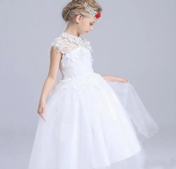 Belles Robes De Filles De Fleur Pour Les Mariages Princesse Puffy Tulle Filles Pageant Robes Sheer Neck Keyhole Corset Dos Dentelle Appliques Enfants Porter