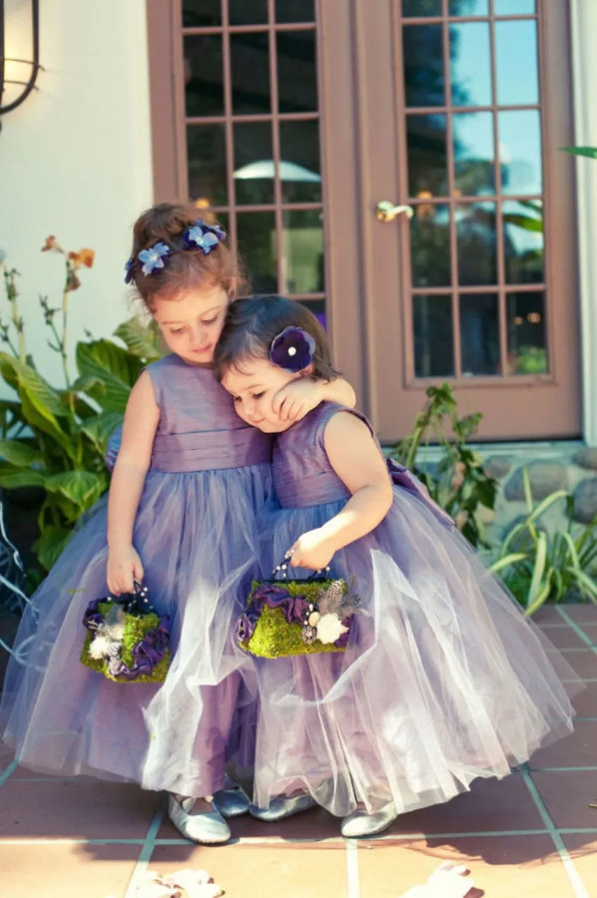 Abiti da ragazza di fiori di bellezza Abiti da ragazza di fiori senza maniche fatti a mano con equipaggio in tulle adorabile Abbigliamento bambini Abiti da spettacolo ragazze formali in tulle