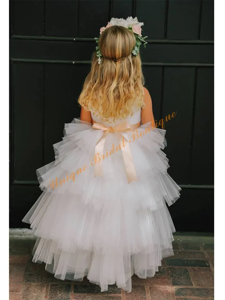 2016 First Communion Klänningar För Flickor Med Beaded Sash Och Tiered Skirt Real Photos Boll Gown Hej Lo Flower Girl Dresses for Weddings