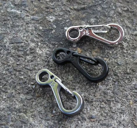 Camping Mini Carabiners och EDC-verktyg Utomhus behövs Mosvales SuperVivencia och flaska krok Paracord användbart