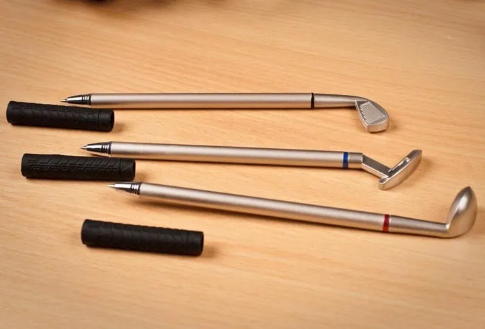 Original golfpennor hållare med golfväska, skrivbords golfväska vagnen pennahållare, miniatyr golfare caddy med 3 metallpennor och PU-väskainnehavare