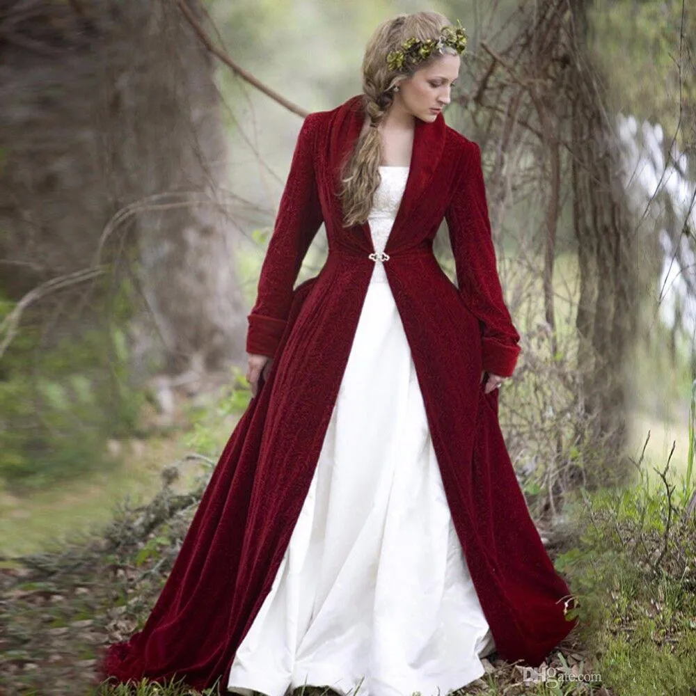 2019 Hooded Bridal Capes Burgundy Velvet Long Sleeves Wedding Cloaks Elegant Custom Made New Wedding Bridal Wraps267a