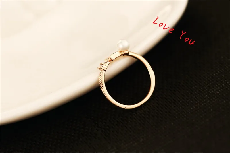 Europejska Marka Pozłacane Letter D Pierścień Moda Perła Pierścień Vintage Charms Pierścienie Na Wedding Party Vintage Finger Pierścień Kostium Biżuteria