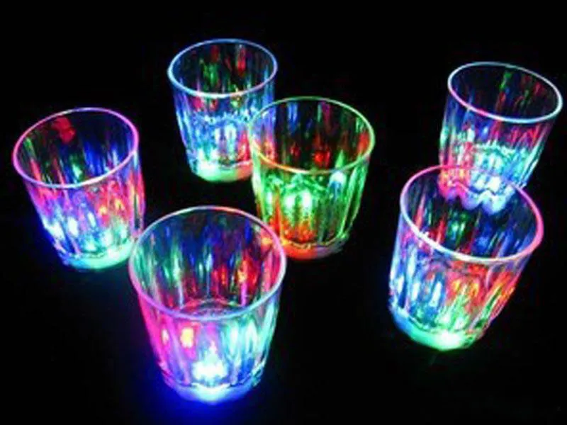 Renkli Led Fincan Yanıp Sönen Shot Cam Led Plastik Işık Fincan Neon Fincan Doğum Günü Partisi Gece Bar Düğün Içecek Şarap flaş küçük fincan