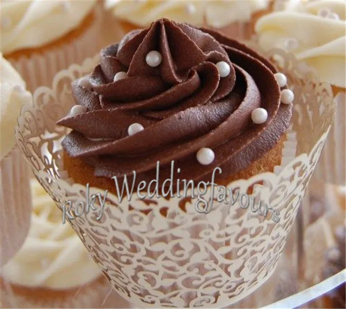 Darmowa Wysyłka 70 SZTUK Koronki Cupcake Wrapper Laser Cut Muffin Cup Cake Cup Cupers Pearl Paper Wedding Party Decoration Supplies