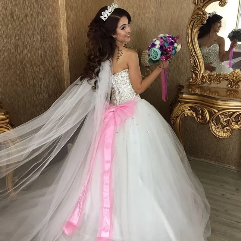 Cristais cintilantes vestido de casamento querida mangas tule vestidos de casamento árabe barato luxo vestido de noiva rosa arco sash