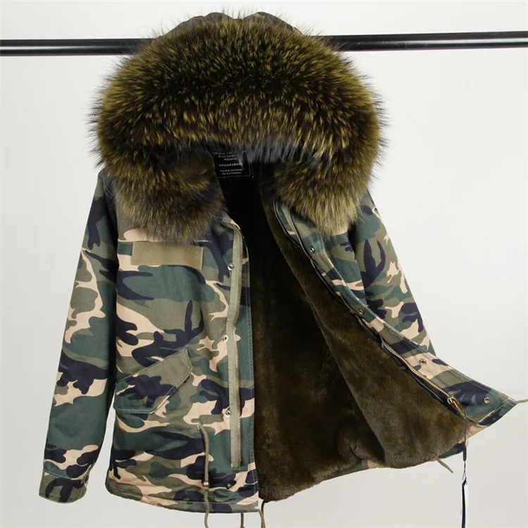 Kvinnors Vinter Varm Real Raccoon Fur Collar Hooded Faux Fur Liner Förtjockning Kamouflage Militär Skriv ut Kort Parapla Coat Plus Size Casacos