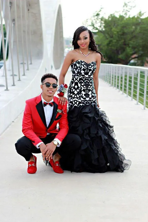 Cute Black Mermaid Prom Dresses 2016 Długie Sweetheart Dopasowany Koronki Vestido De Festa Ruffles Organza Court Train Suknia wieczorowa