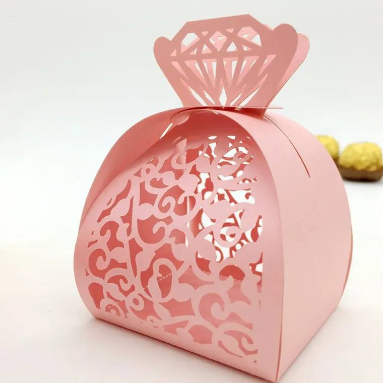 100 sztuk Laser Cut Hollow Flower Diamenty Cukierki Box Chocolates Pudełka na Wesele Party Baby Shower Favor Prezent