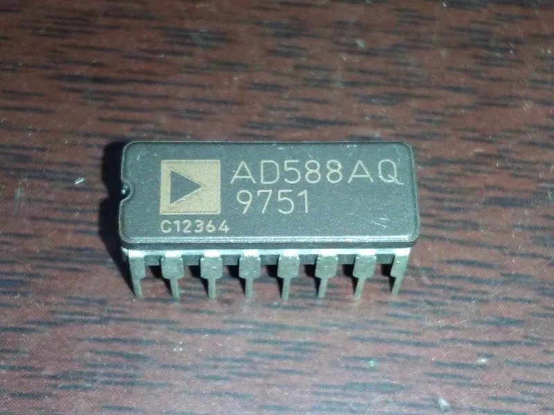 Ad588aq. AD588, COMPONENTES ELECTRÓNICOS ICS CDIP-16, 2-SALIDA Referencia de voltaje de tres términos, 10V, Paquete de cerámica DIB doble en línea de 16 PIN DIP Circuitos integrados Chips