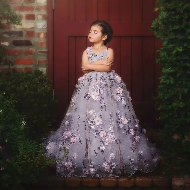 Lavanta Dantel Küçük Kızlar Pageant Elbiseleri 3D Aplikler Toddler Balo Gown Çiçek Kız Elbise Zemin Uzunluğu Tül Birinci Cemaat Gow2698