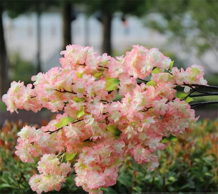 結婚式のパーティーのための造られた花の桜の茎の偽のさくらの木の枝ホームパーティーの装飾的な花5色