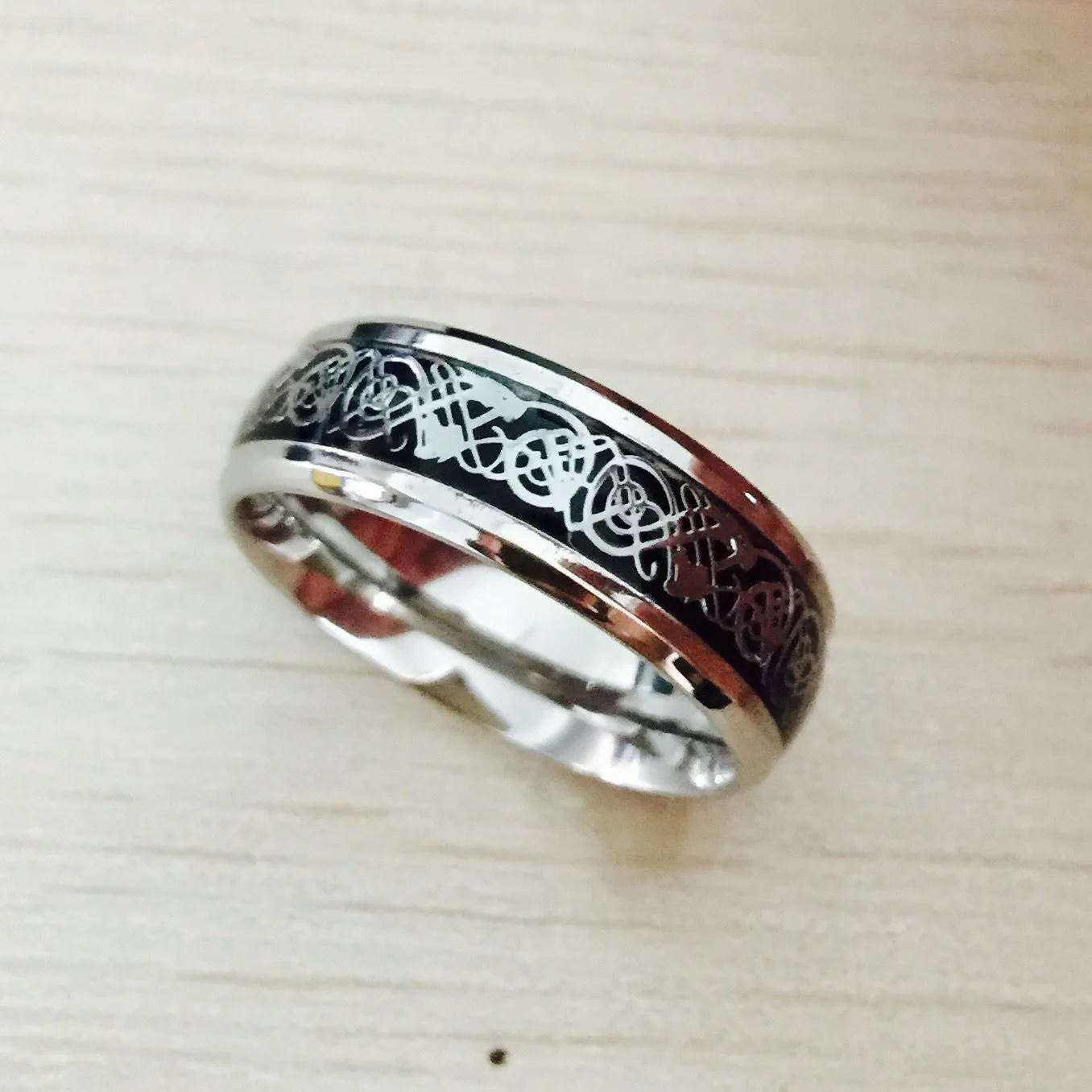 Alla hjärtans dag Vintage Tungsten Stål Vit Gyllene Ring för män Lord Bröllop Titanium Ringar Band Nya Punk Ring Smycken