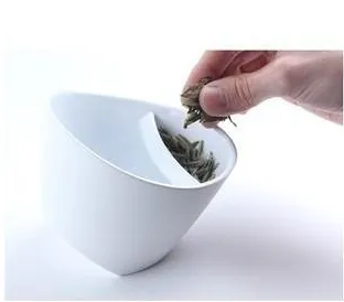 Cups Saucers Groothandel Creatieve Eco-vriendelijke theekopje A Twist op Brewing Tilted Cup White Black1