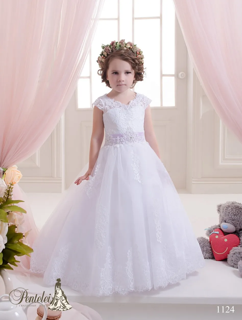 2016 Pretty Communion Dresses for Girls With Cap Sleeves och Lace Up Back Lace Appliqued Tulle Ballgown Flower Girl Gowns With Beaded Sash