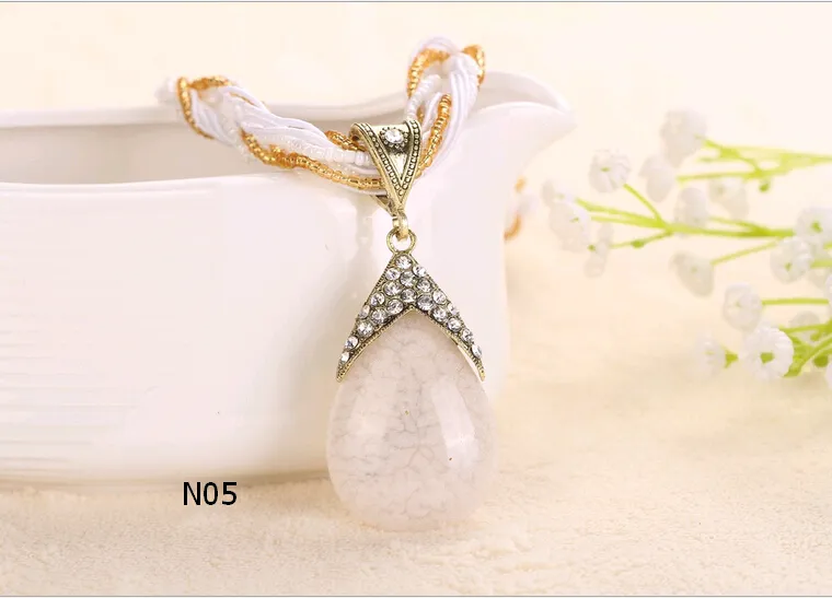 Chinesische nationale Art-Schmucksache-Tropfen-hängende Halsketten mit tschechischem Diamantrhinestone-Korn und Seil-Kette Mischungsauftrag