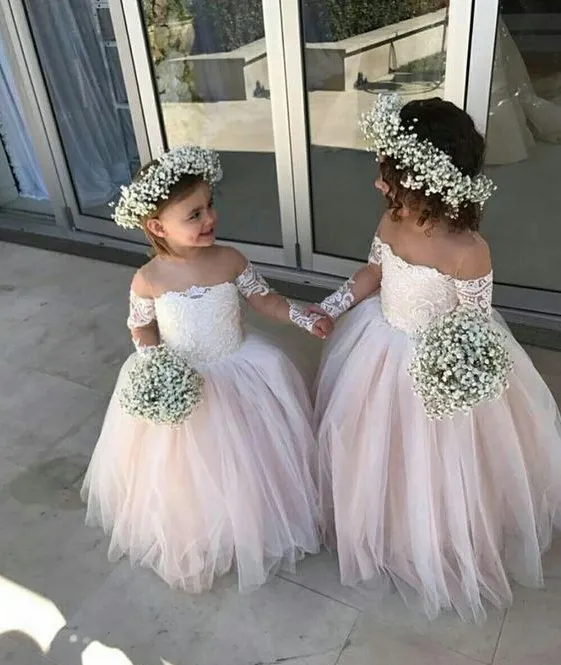 2022 Romantic Off the shoulder Flower Girls Dresses For Wedding Bride Illusion Long Lace Sleeves Tulle Champagne Designer Kids Dresses