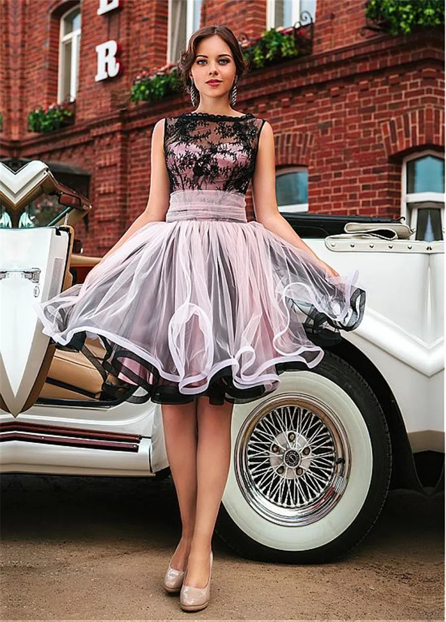 Коктейльные платья длиной до колена с вырезом Bateau A-Line с бисером Черно-розовое платье для выпускного вечера с коротким пышным платьем