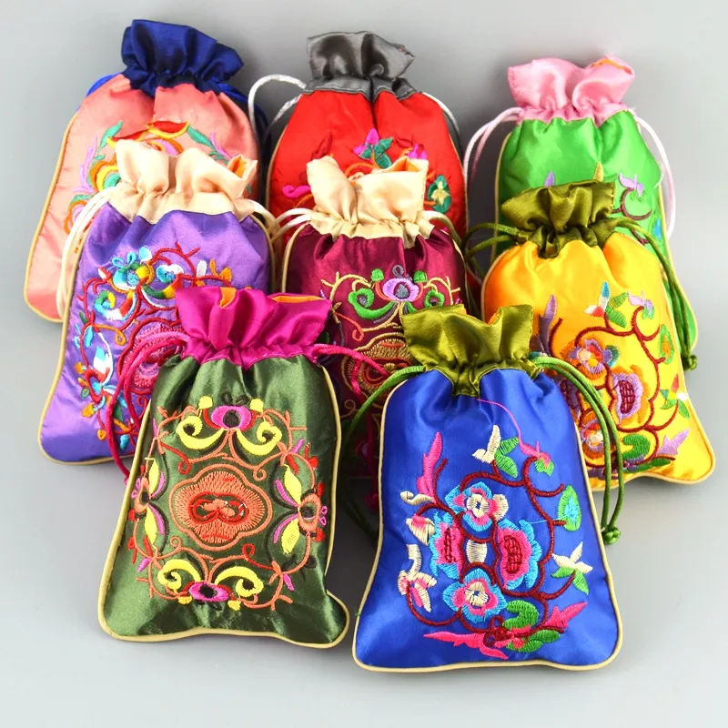 Kleine Patchwork Geborduurde Craft Sieraden Pouch Gift Tassen Chinese Stijl Satijn Stof Trekkoord Decoratieve Kerstmis Candy Theezakje