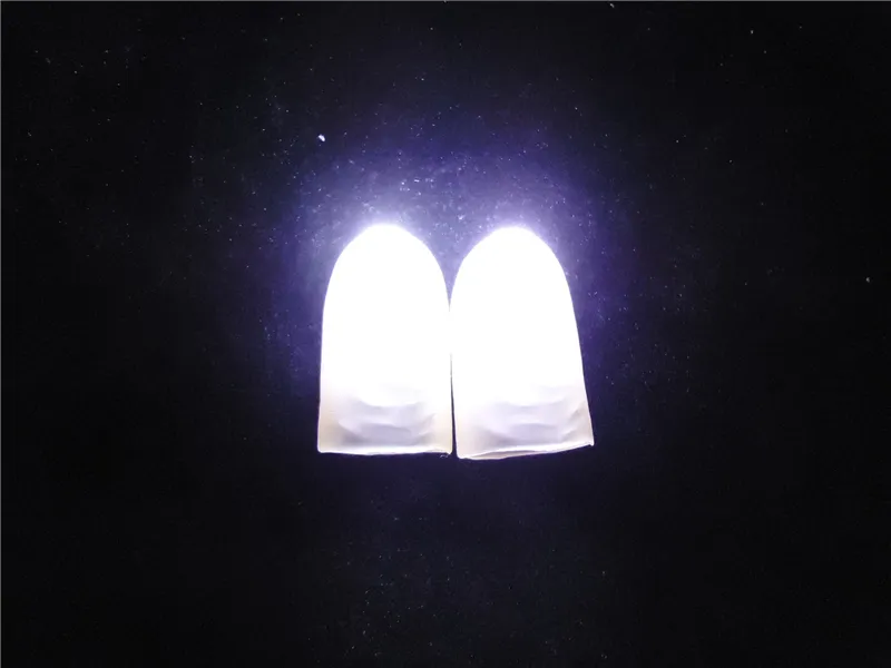 Luminose luci delle dita Close Up Pollice Dita Trucco Magic Light Glow LED Fingers Lamp Toys IC657