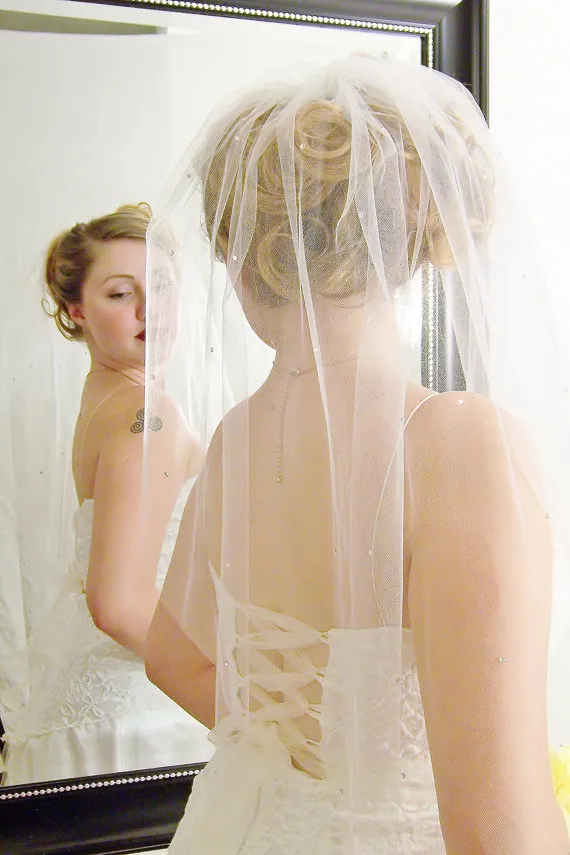 櫛のないビーズブライダルベールのアクセサリーが付いているホットファッション高品質の1層の肘の長さの結婚式のベール