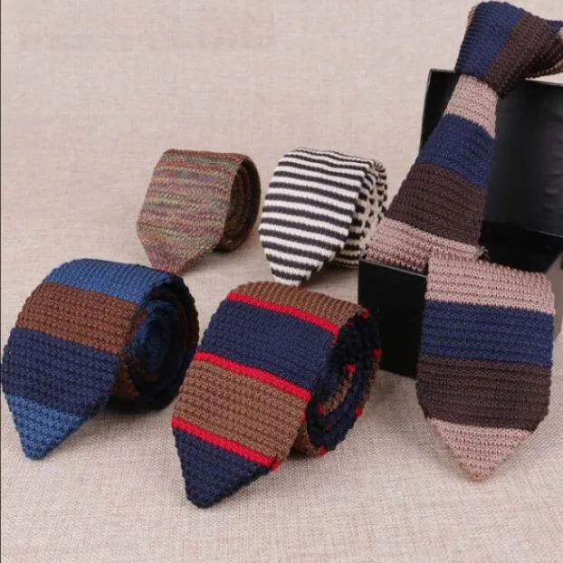 Stickning Tie 10 färger 145 * 7cm Mäns smala nackdelar randig slips för män Business Solid Color Tie Julklapp Gratis TNT Fed