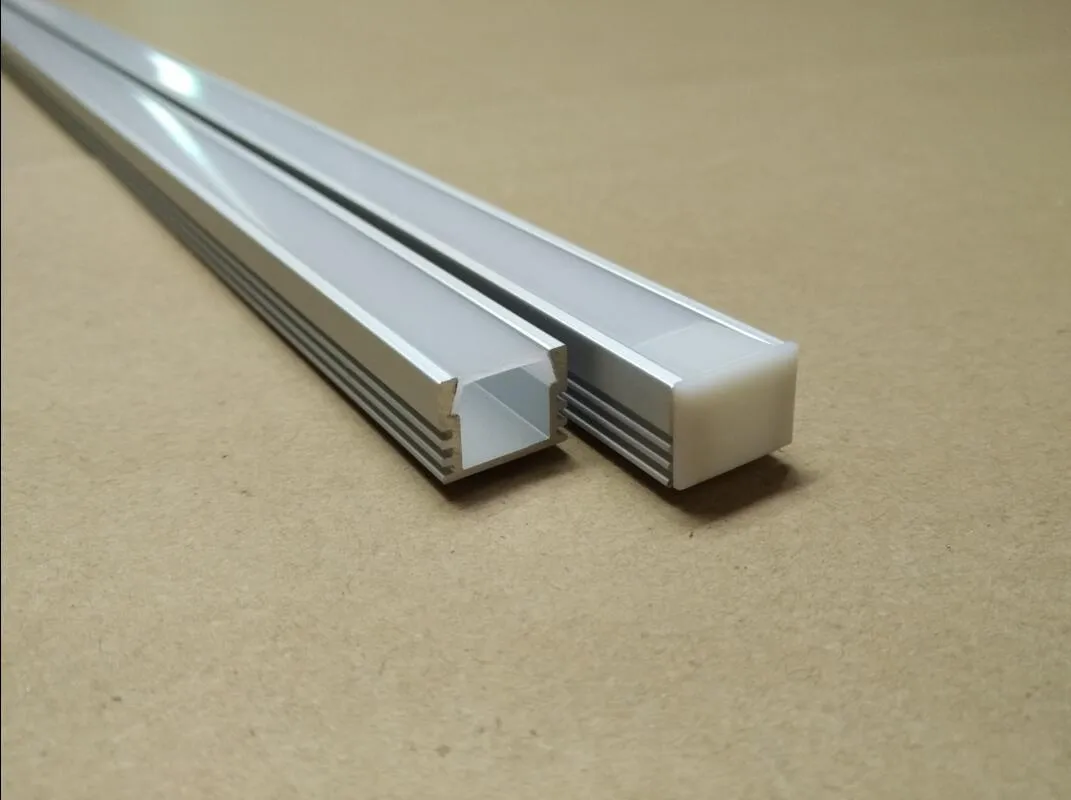 Fri leveranskostnad Högkvalitativ 2m / st 20pcs / lot u Shape Aluminium Profil LED Aluminiumspår med lockuppsättning och PC-lockklipp för LED-fält