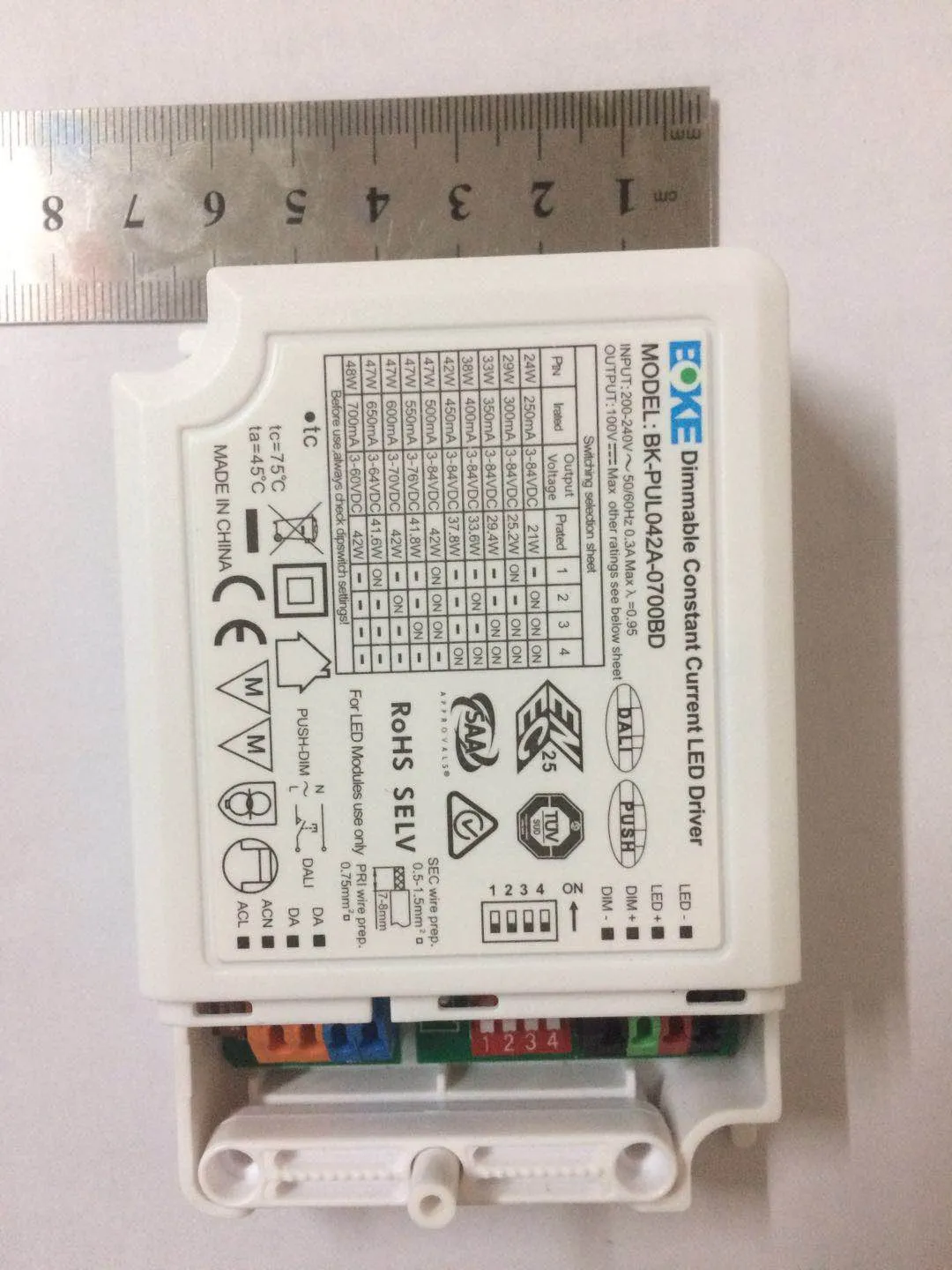 Dali Dimmable Sürücü Dali/Push Düğmesi Dimmer 24W/33W/40W/48W/60W Dali/Push/PWM Sürücüsü Titreyen Çıktı 3-84V 250-700mA