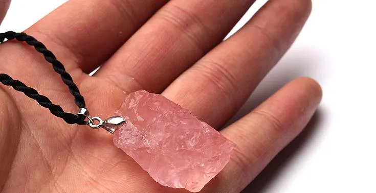 1 datorer Natural Original Stone Rose Quartz Crystal Pendant Necklace Healing Natural Stones and Minerals Crystal