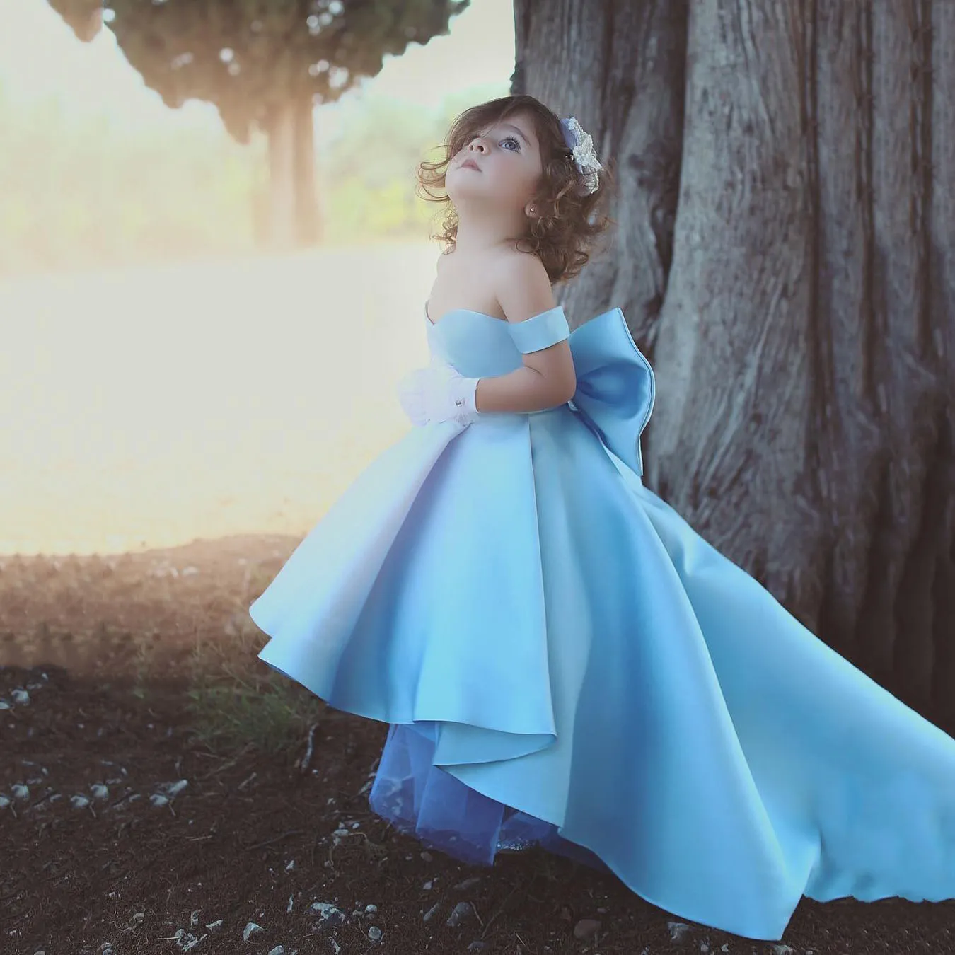 Light Sky Blue Short Lovely Flower Girls Dresses Off Shoulder Hi-Lo Birthday Gowns With Big Bows Sweep Train Custom Made Little Girls Dress