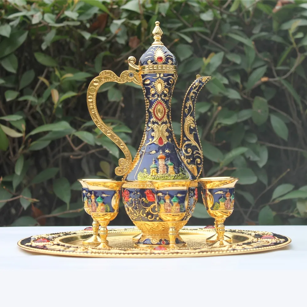 Weinset aus Metall mit goldenem Schlossmuster, modisches Teeservice aus Zinklegierung, Heimdekoration, = 1 Teller + 1 Kanne + 6 Tassen