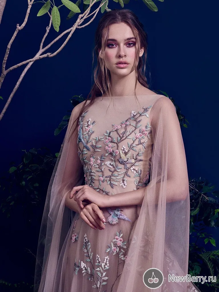 Col bateau broderie appliques robes de soirée manches longues jupe en tulle train printemps robes de fête dos transparent Paolo Sebastian robes de bal