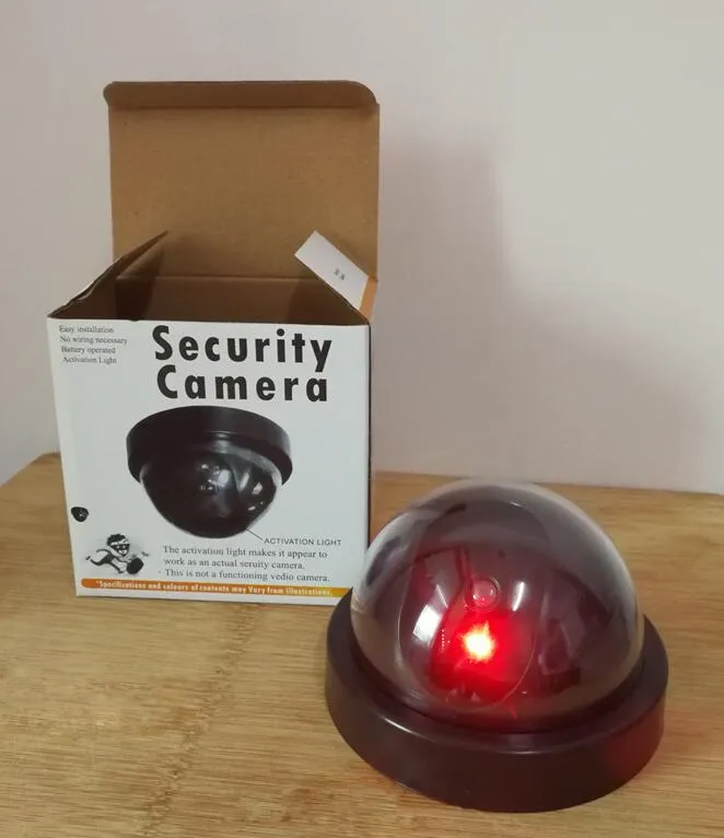 Wireless Home Security Fake Camera Simulated Video Surveillance Indoor / Outdoor Surveillance Dummy IR LED Fake Dome Camera met doos 66 Nieuw