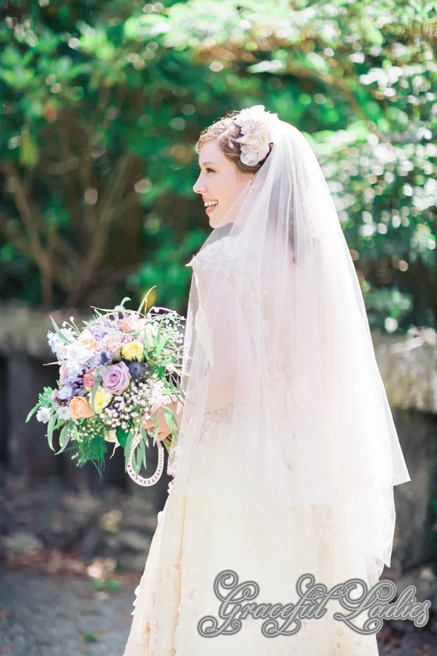 Ivory Wedding Veils: Short Cut Edge Bridal Veil With Metal  display picture 1