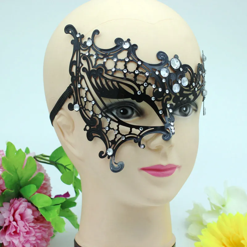 Maschera mezza faccia in metallo tagliato al laser di lusso con strass Bella maschera veneziana in maschera feste in costume di Halloween Mardi Gras