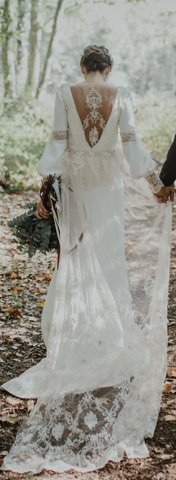 Boho Chic Vintage Wedding Bohemian Wedding Dress With Jewel Neckline Long Sleeves And Lace Hollow Back From Alegant lady 142.22 DHgate.Com