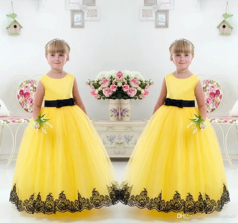 Lovely Yellow Princess Ball Gowns with short Cap Sleeves Crew Neck Puffy Skirt Lace Appliques Flower Girls Pageant Dresses