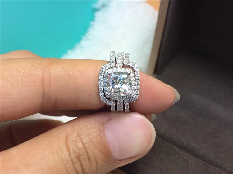 Vecalon Fashion Ring Cushion Cut 3ct CZ Diamond 3-in-1 Wedding Band Ring Set for Women 10KT White Gold Filled Engagement Ring Set