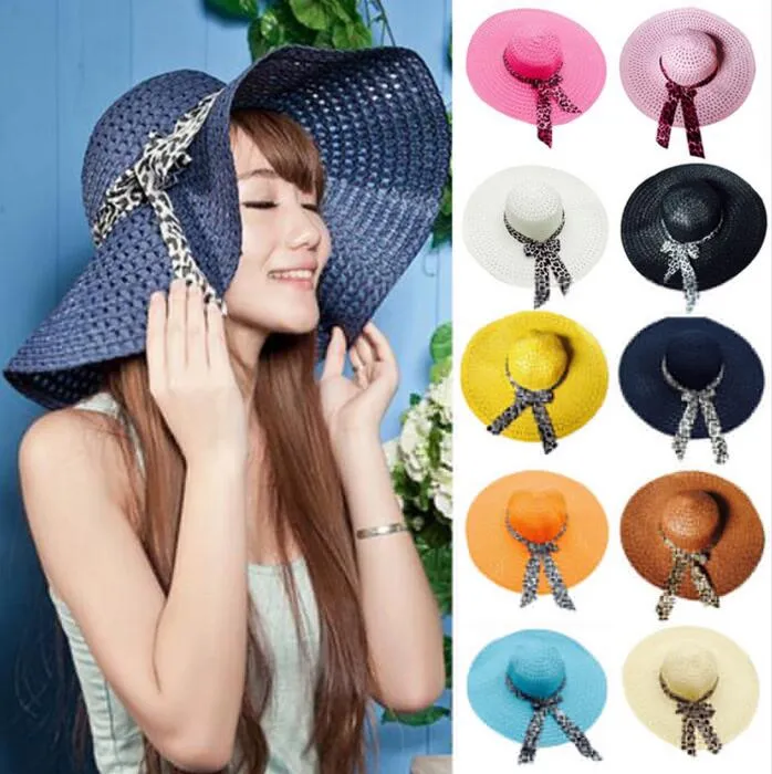 2016 NOUVEAU BLAND BRIM BRIM FOLD BAT SUN HAT SUMPLY Chapeaux d'été pour Femmes Out Porte Sun Protection Chapeau de paille Femmes Beach Hat