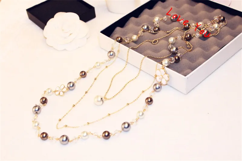 Lyx Koreansk Designer MultiLayer Halsband Hängsmycke Pärla Kedja Halsband för Kvinnor Sweater Blouse Kostym Smycken