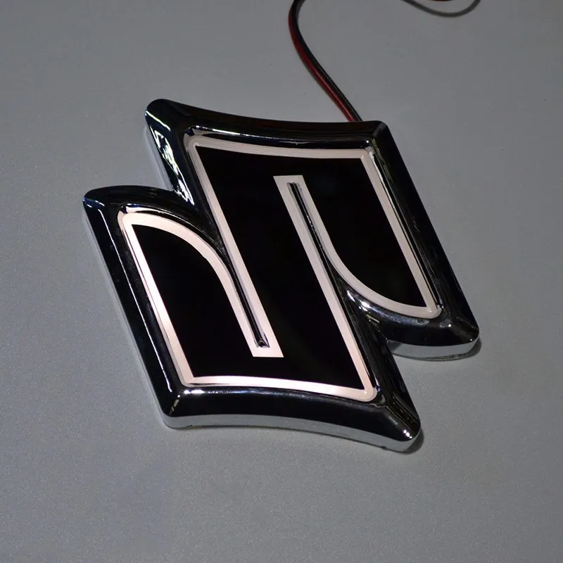 Auto Styling 8,05 cm * 8 cm weiß/Blau/Rot 5D Hinten Abzeichen Glühbirne Emblem Logo led Licht Aufkleber Lampe Für Suzuki Zuki/Alto/Jimny/Swift