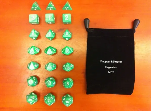 Set di dadi poliedrici 3 pezzi * D4 D6 D8 D12 D20 D10 0-9 D10 00-90 Dungeons Dragons Daggerdale Buon prezzo Alta qualità 21 pezzi / set # D7