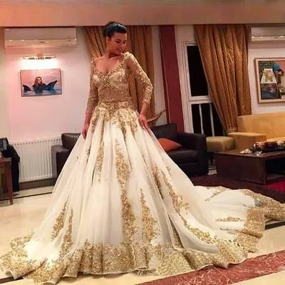 Ivoire Tulle Or Dentelle Appliques Robes De Mariée Arabe Avec 3/4 Manches Longues 2017 V Cou Perlé Paillettes Robes De Mariée Plus La Taille EN9273