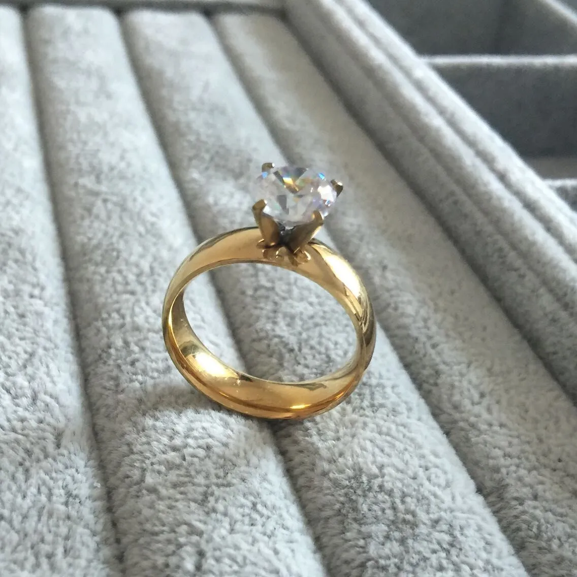 Grandes anéis de dedo de dedo de casamento de aço inoxidável 316L banhado a ouro 18k com diamante CZ de zircão, lotes de joias masculinas femininas por atacado