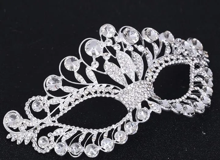 Strass venezianische Maskerade-Masken Mode Frauen sexy Metall Augenmaske Hochzeit Junggesellinnenabschied Party Maske Halloween Weihnachten festliche Lieferungen