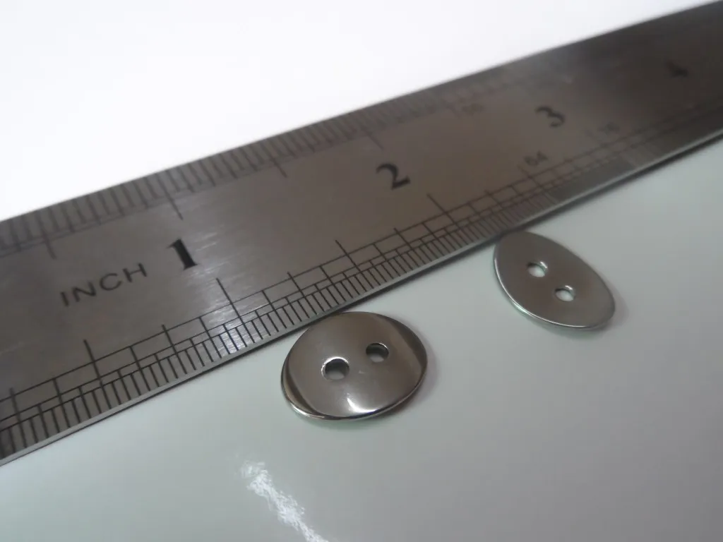 Neue Großhandel 100 Stück Silber 2 Löcher Blatt ovale Charms Verbinder Edelstahl Mode Abstandshalter Schmuck finden Komponenten im Angebot